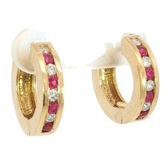 Modern 18K Rubí Diamante Mini Pendientes de aro Oro amarillo
