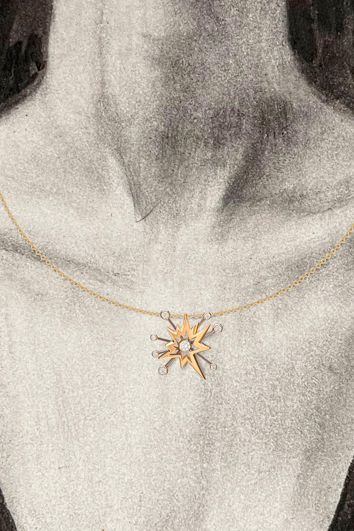 Fabriqué à Londres, ce collier en or blanc et jaune 18 carats est orné de diamants de taille brillant provenant de sources responsables, qui rayonnent d'élégance à chaque lumière. Fabriqué à la main avec soin, ce collier en or massif incarne à la