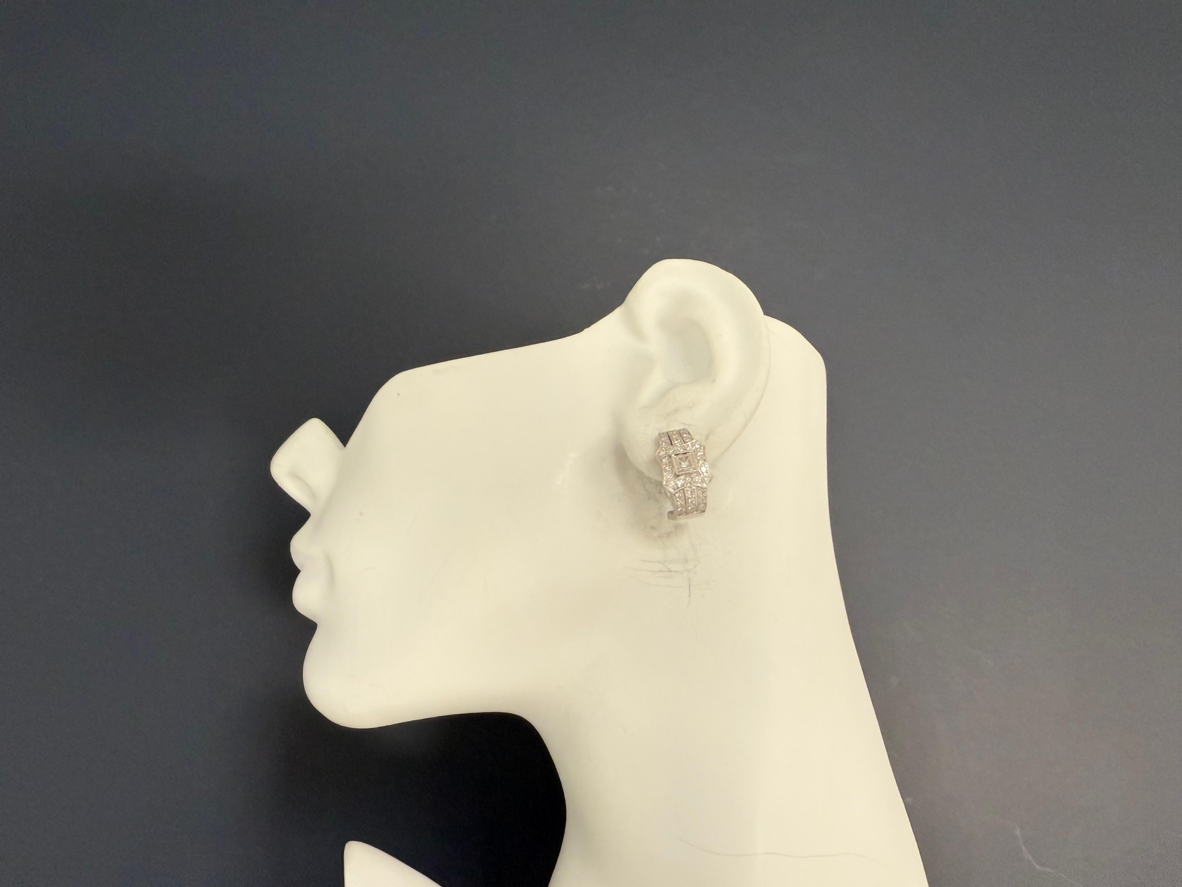 Moderne 18K Weißgold 1,25 Karat natürliche farblose Diamanten Clip-Ohrringe im Angebot 2