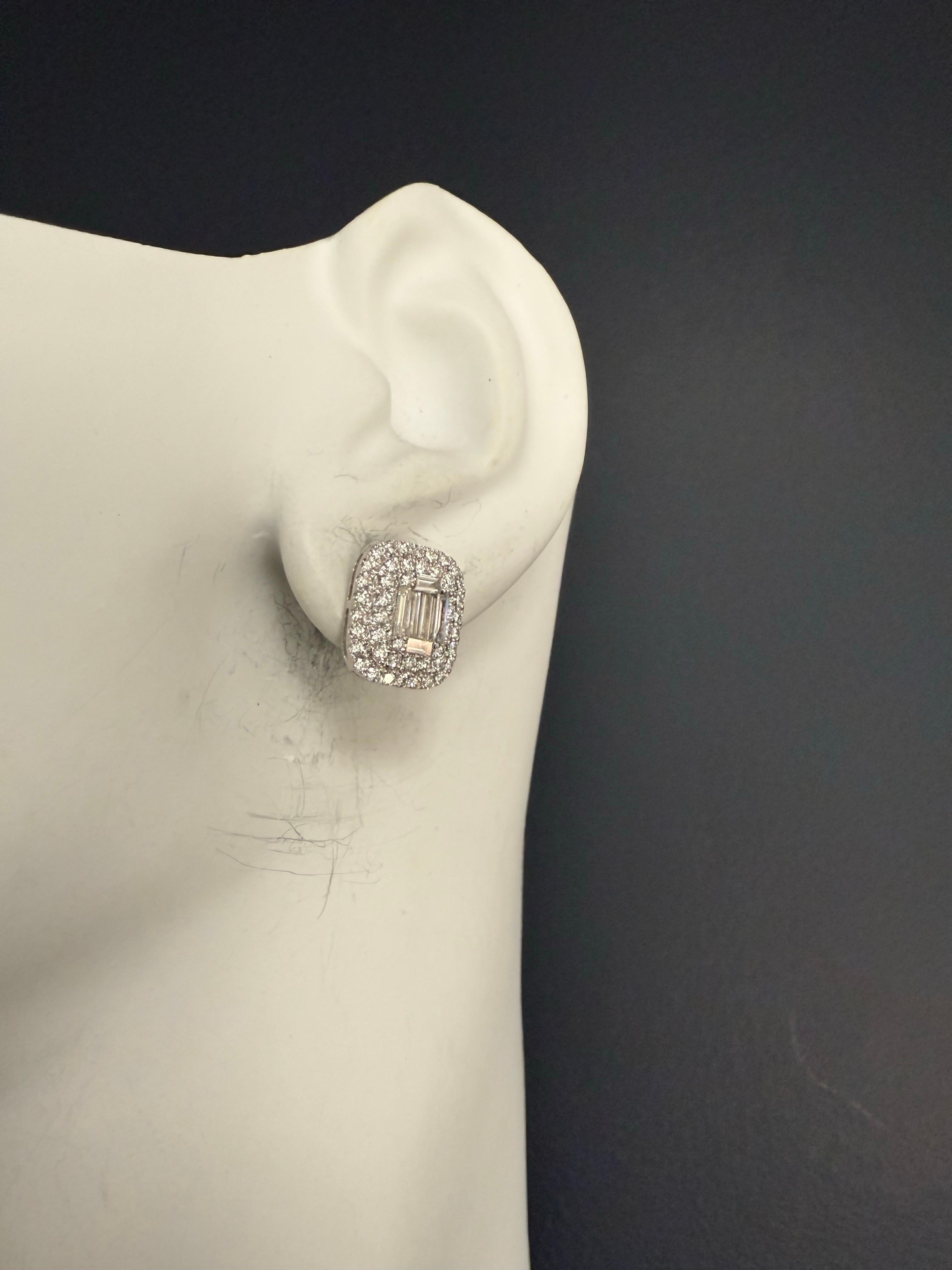 Boucles d'oreilles modernes en or blanc 18 carats serties de diamants naturels de 1,4 carat Pour femmes en vente