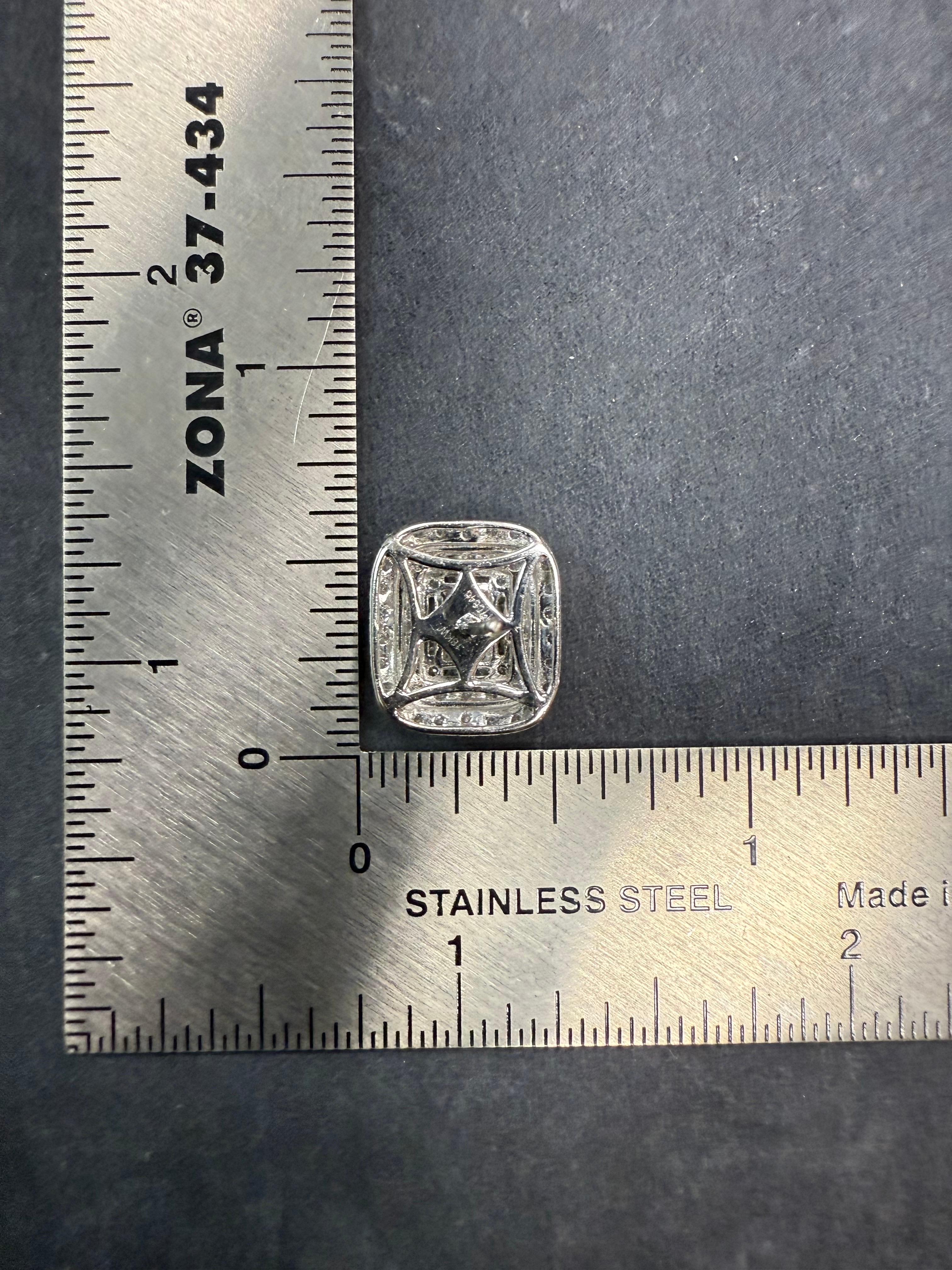 Boucles d'oreilles modernes en or blanc 18 carats serties de diamants naturels de 1,4 carat en vente 2