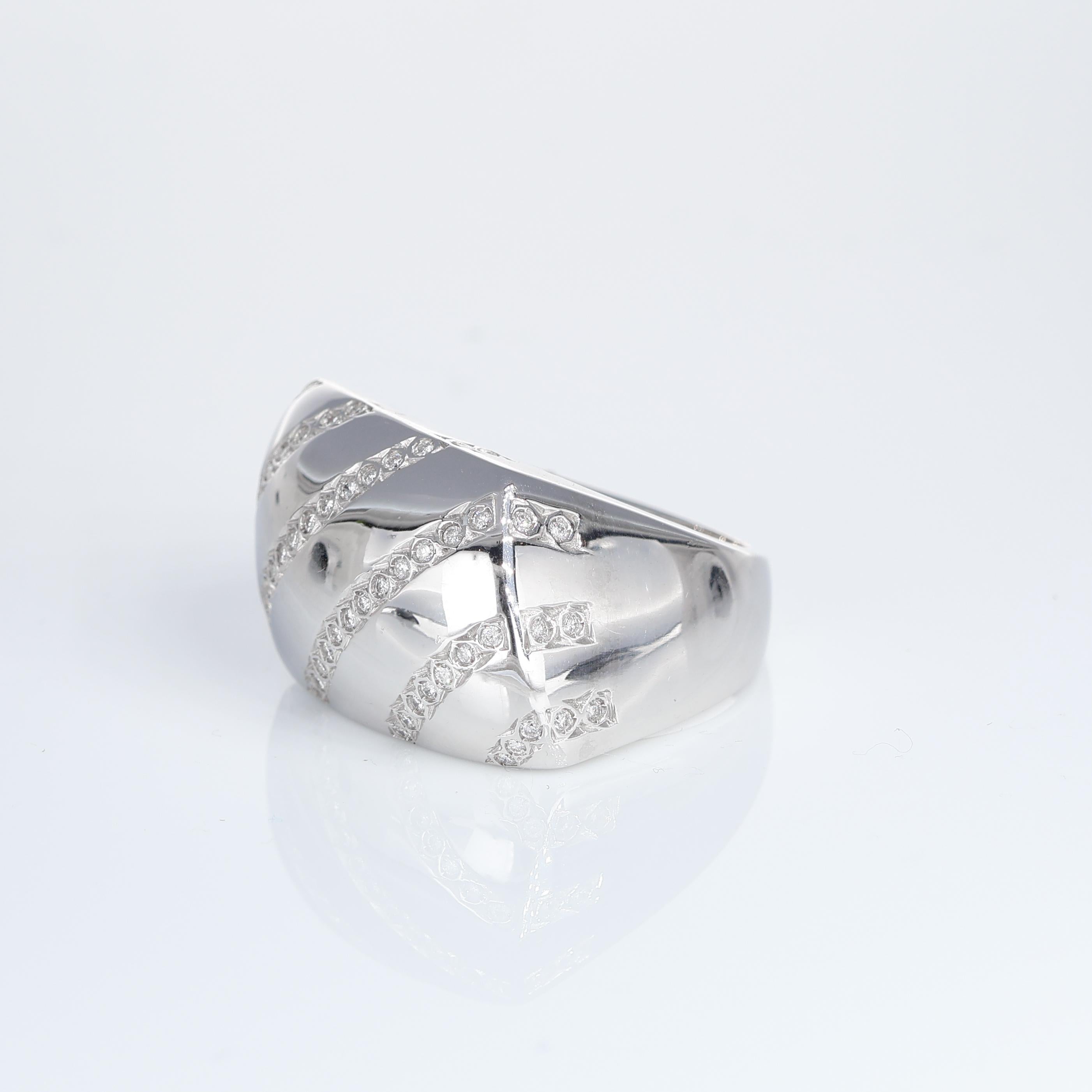 Modern 18k White Gold Diagonal  Diamond Ring 0.39 carats In New Condition For Sale In Bergamo, BG