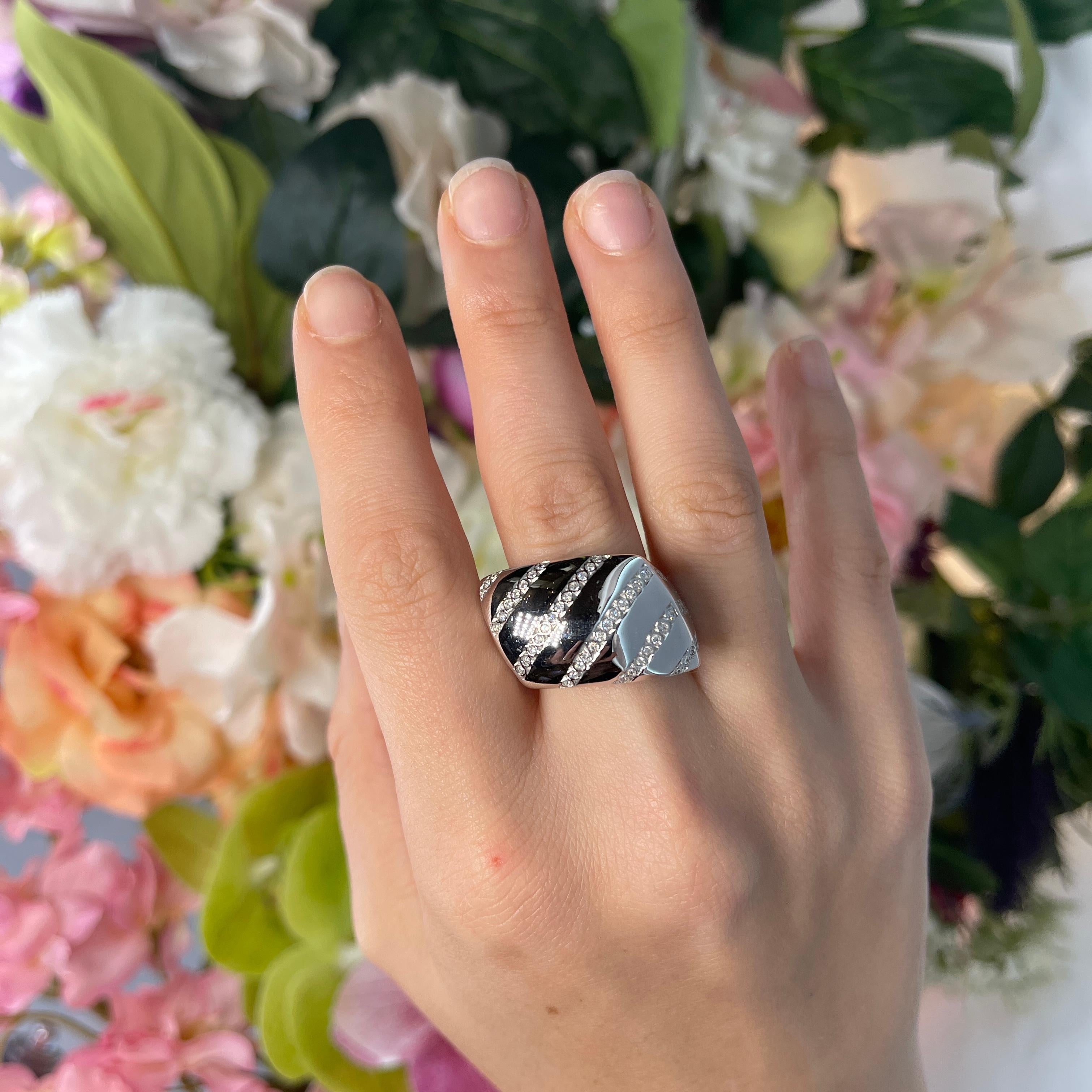 Modern 18k White Gold Diagonal  Diamond Ring 0.39 carats For Sale 1