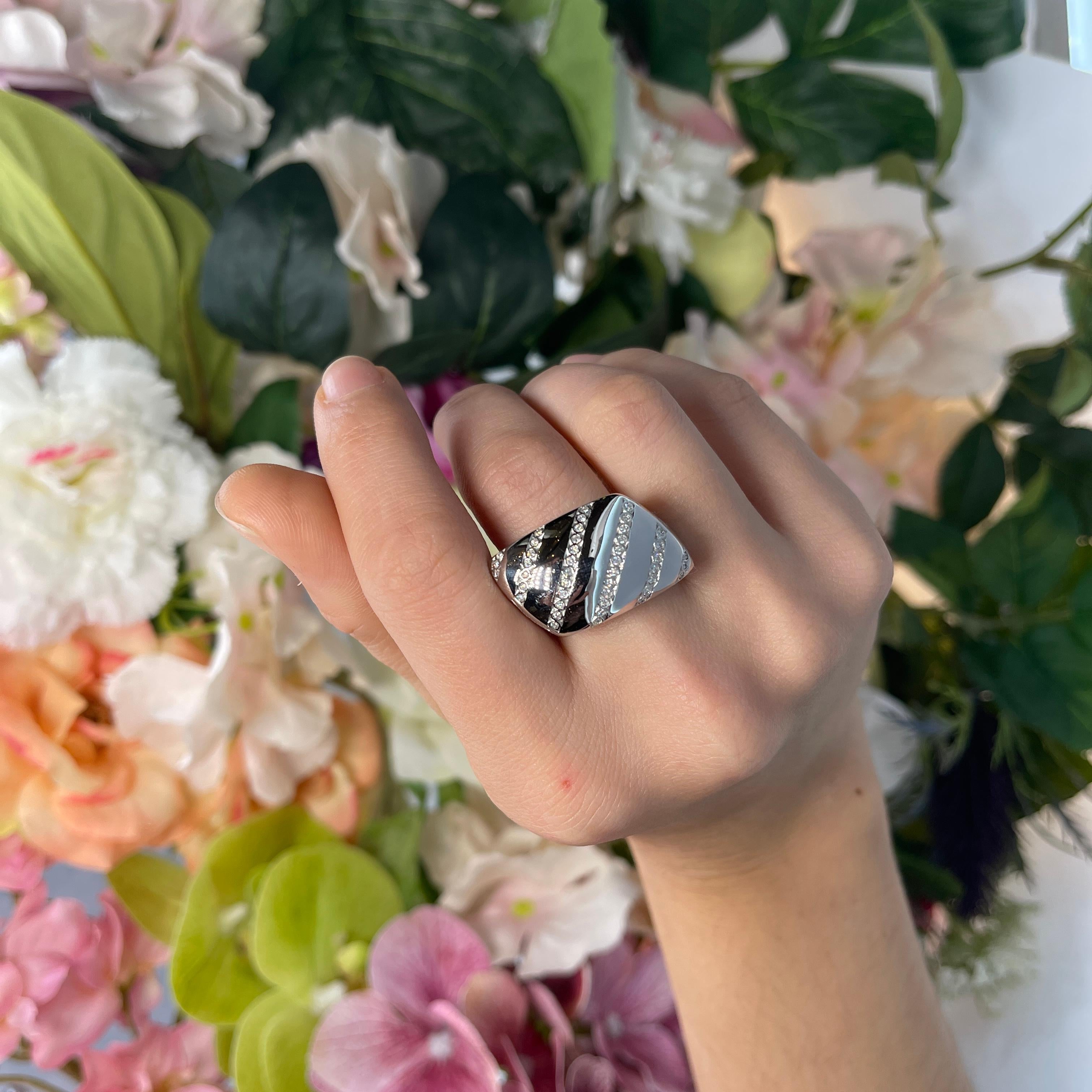 Modern 18k White Gold Diagonal  Diamond Ring 0.39 carats For Sale 2