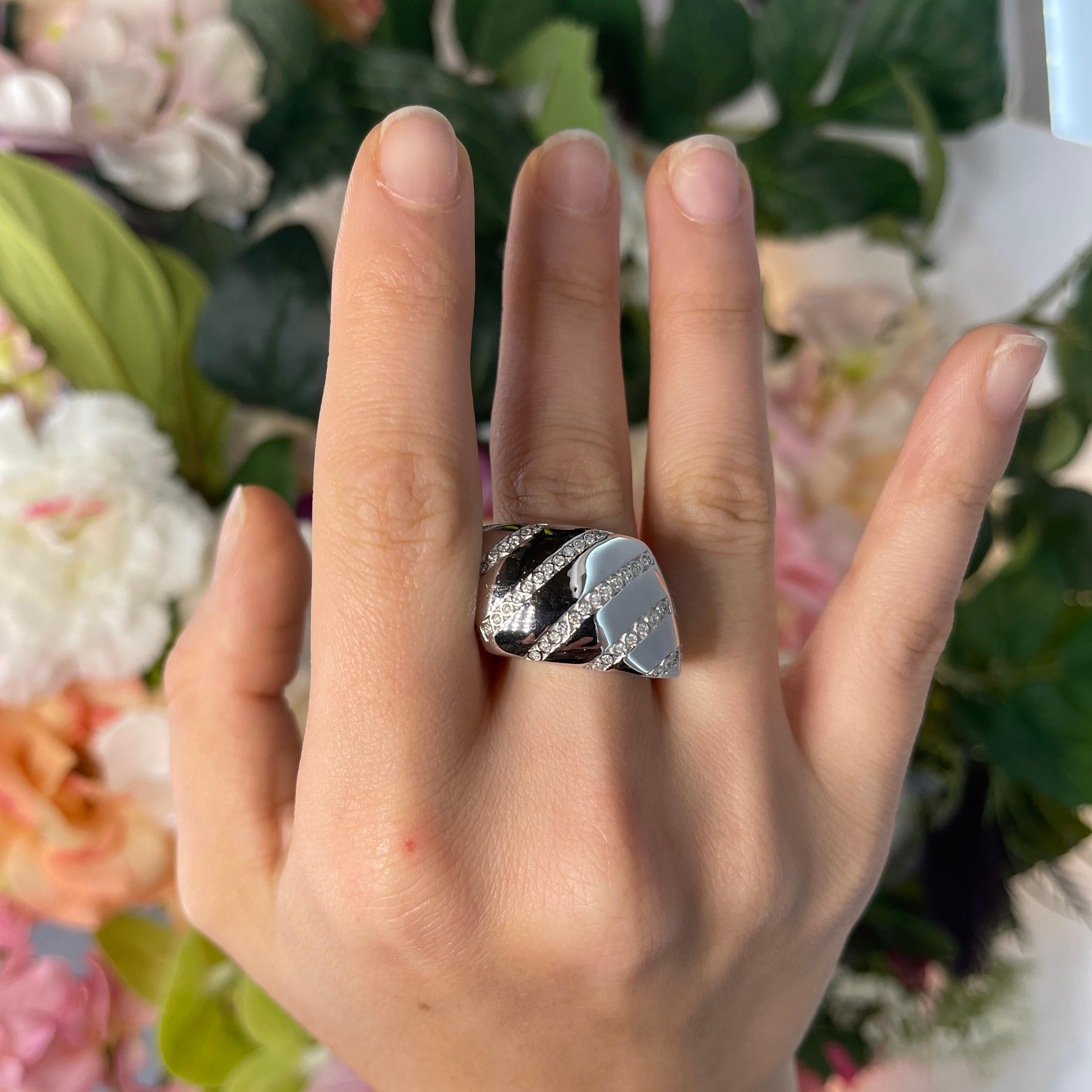 Modern 18k White Gold Diagonal  Diamond Ring 0.39 carats For Sale 3