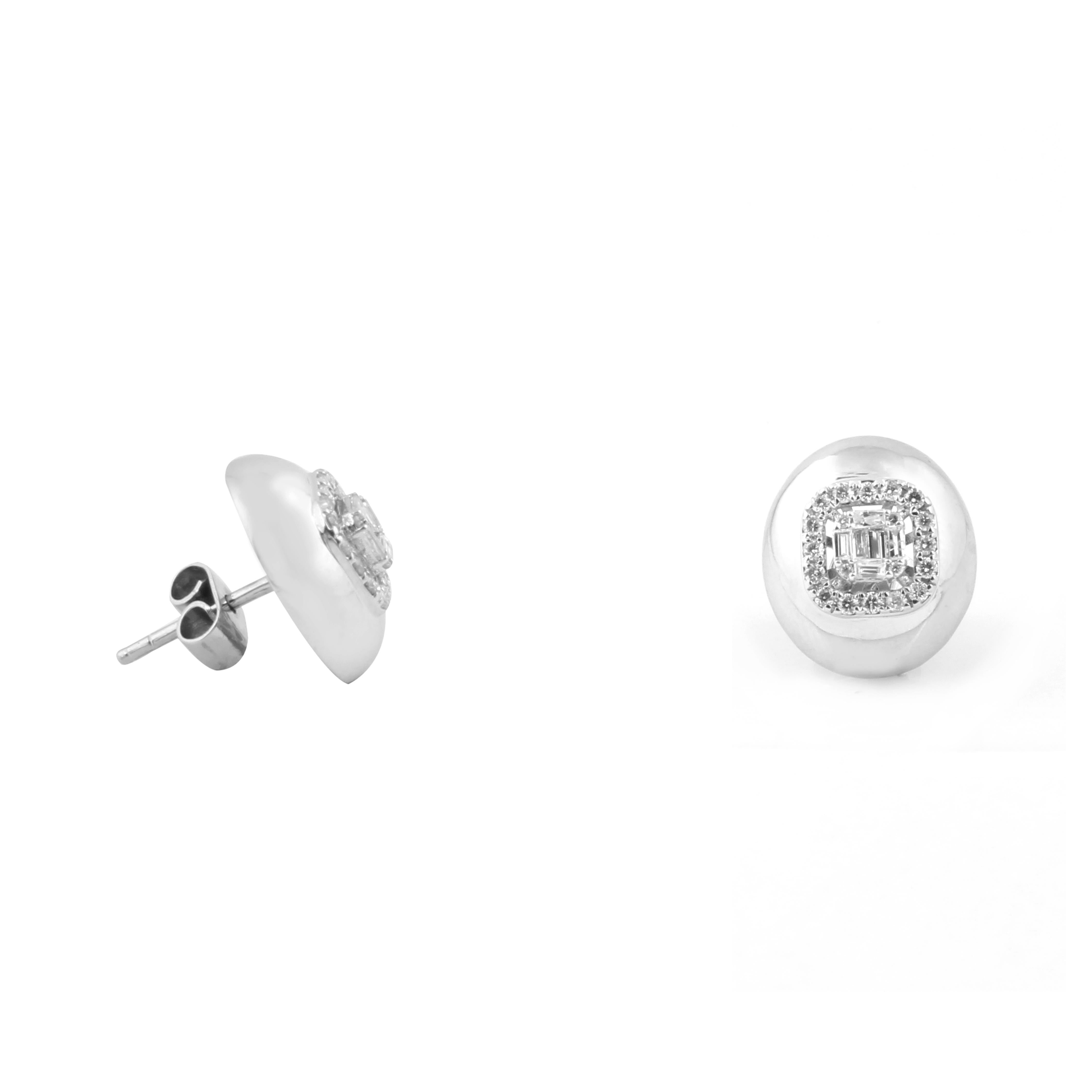 Modern 18k White Gold Dome Stud Earrings with SI Clarity H Color Diamonds In New Condition For Sale In Diera, Dubai
