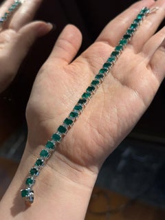 Modern 18K White Gold Emerald and Diamond Tennis Bracelet
