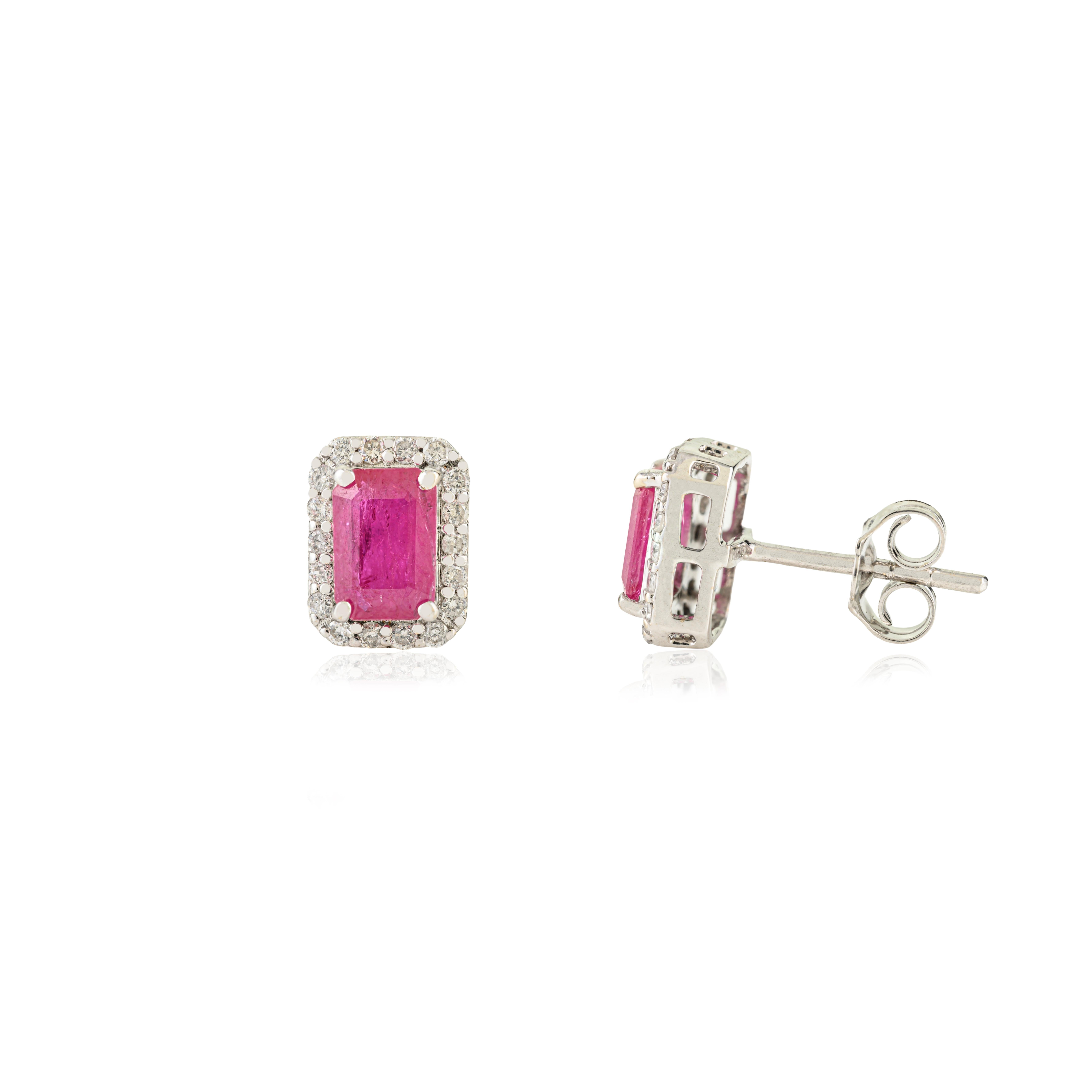 Contemporain Boucles d'oreilles modernes en or blanc 18K avec halo de rubis et de diamants de 1,17 ct. en vente