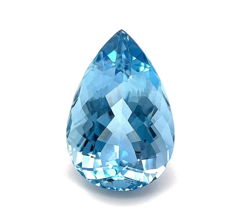 This necklace features a pear-cut aquamarine (7 x 5 mm) paired with a round diamond (3.5 mm, 0.15 carats), gracefully set in 18K gold. Necklace length: 38 cm.

Each piece is meticulously handcrafted in Antwerp by seasoned and highly skilled