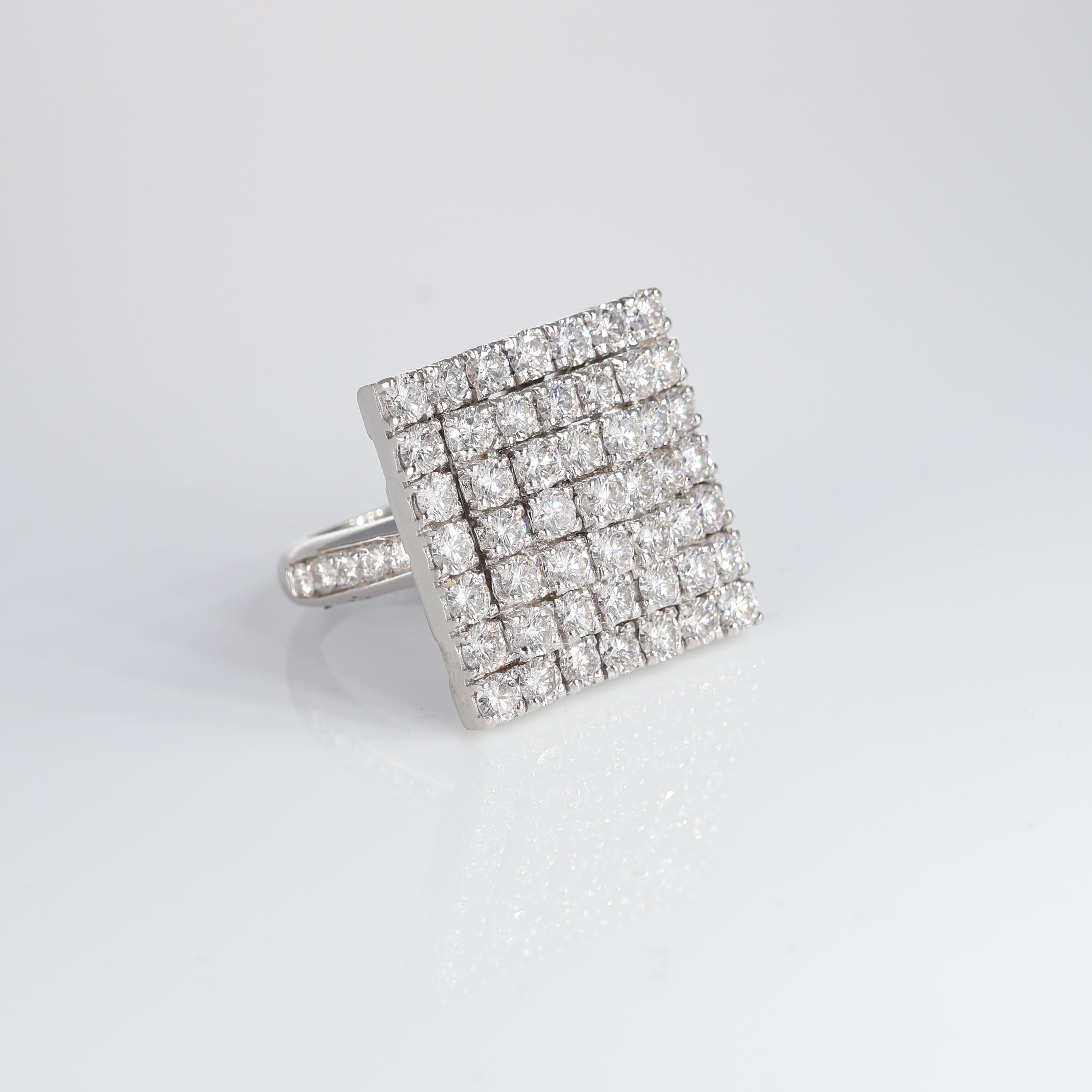 Brilliant Cut Modern 18k White Gold Square Ring with Natural Diamond Pavé 5.28 carats For Sale
