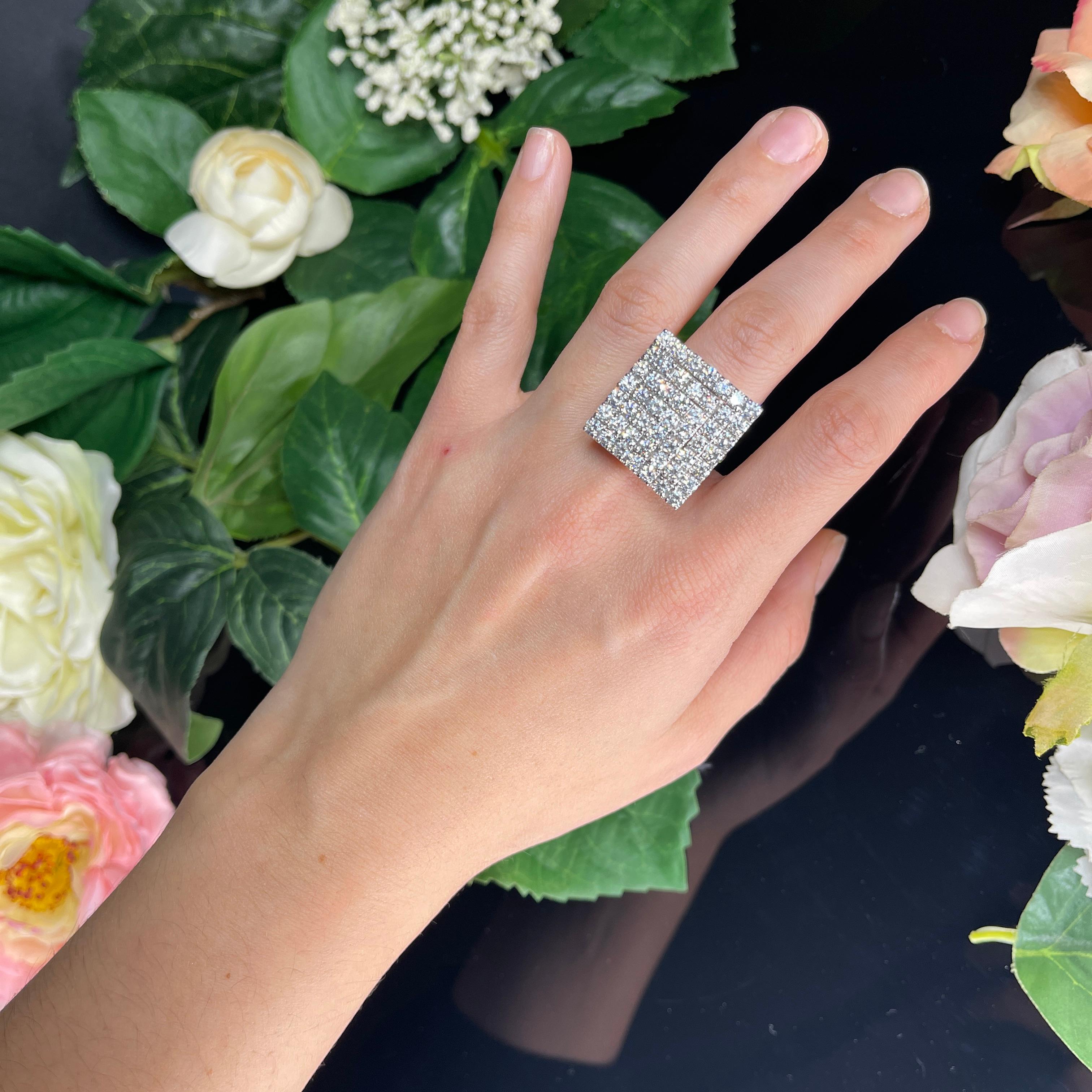 Modern 18k White Gold Square Ring with Natural Diamond Pavé 5.28 carats For Sale 1