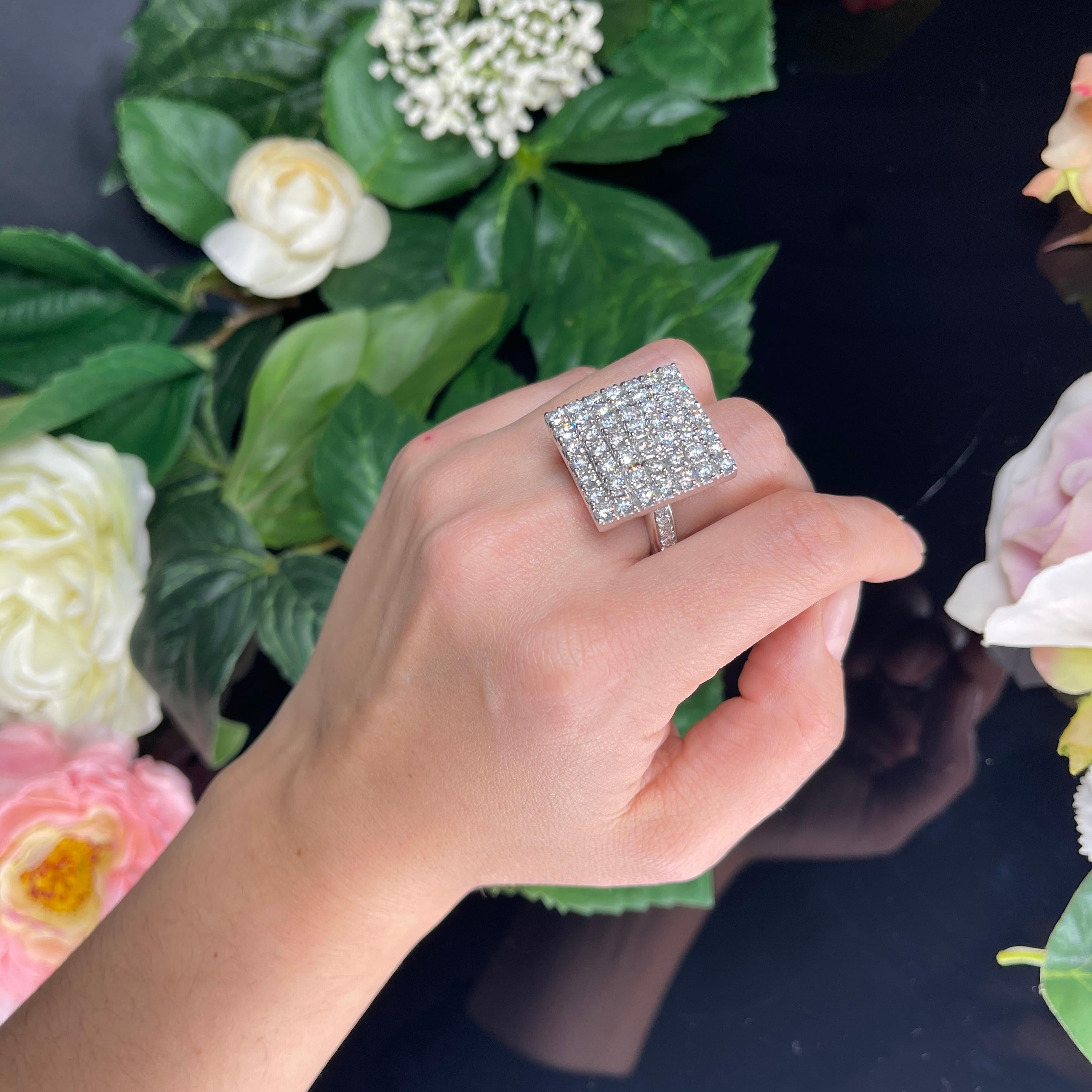 Modern 18k White Gold Square Ring with Natural Diamond Pavé 5.28 carats For Sale 2