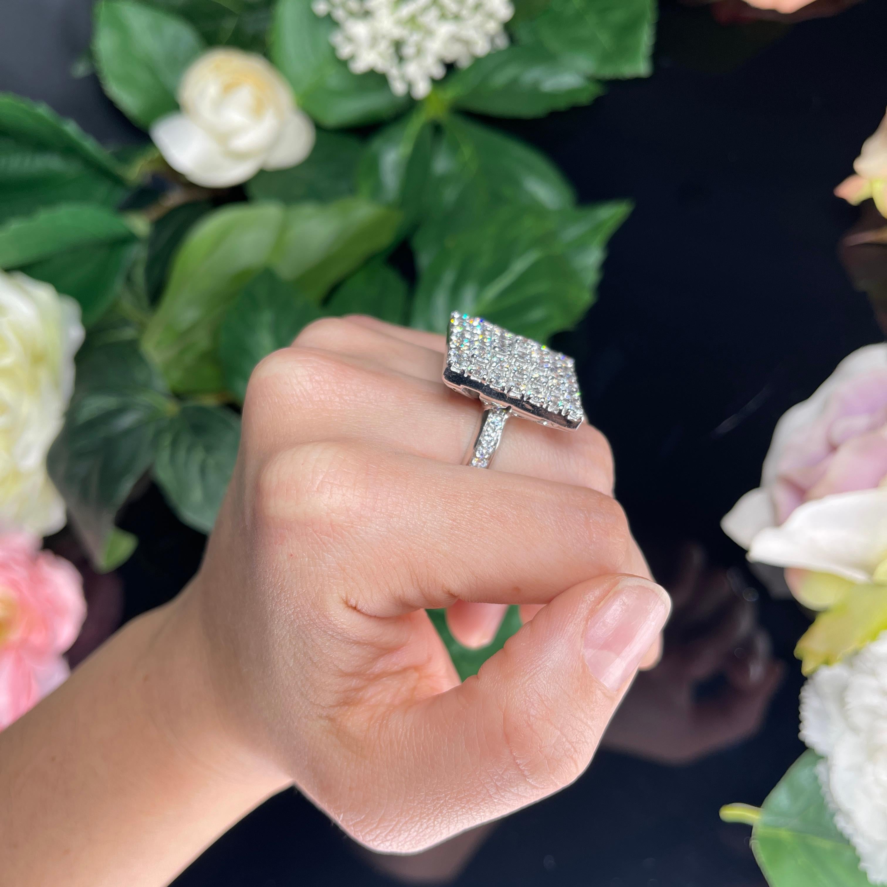 Modern 18k White Gold Square Ring with Natural Diamond Pavé 5.28 carats For Sale 3