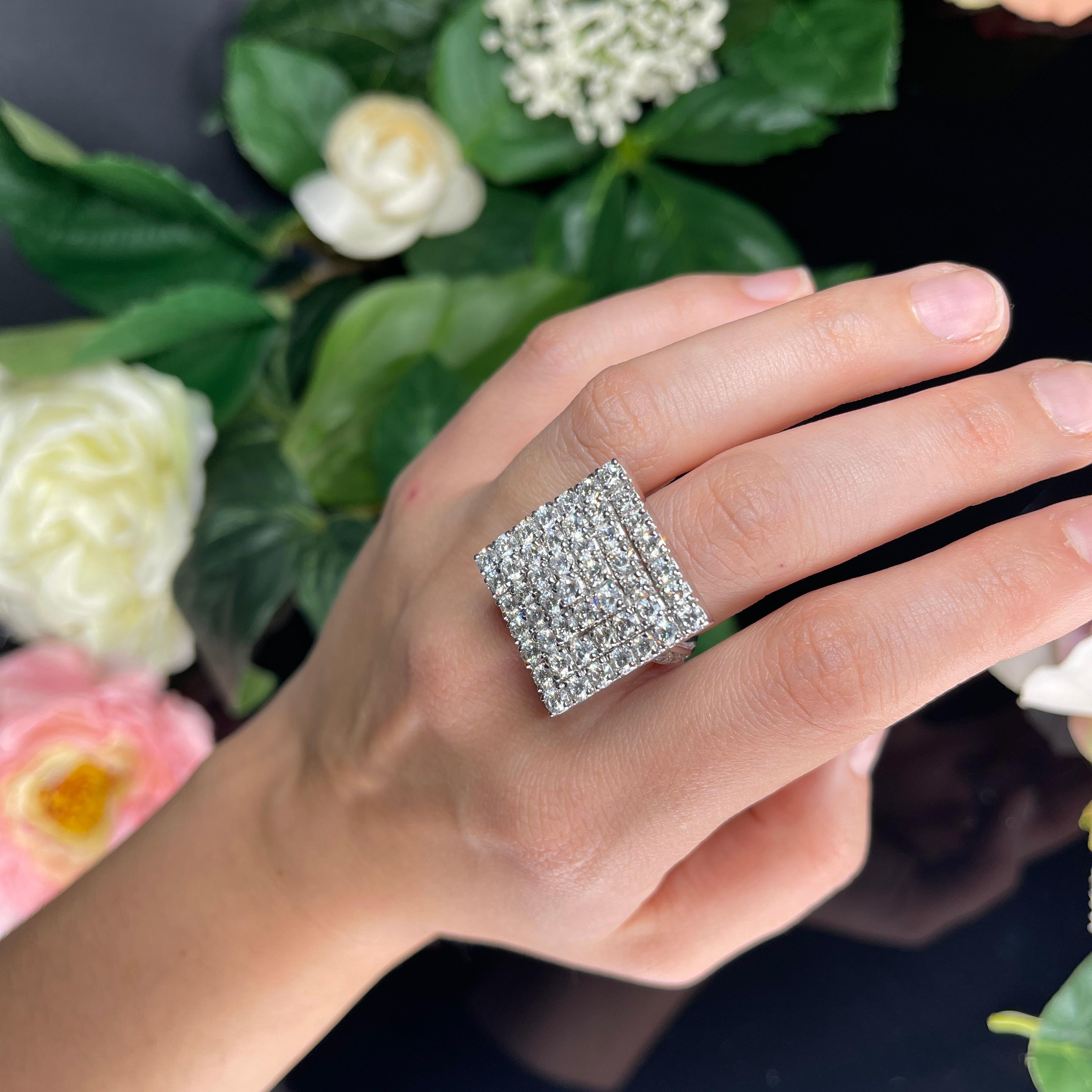 Modern 18k White Gold Square Ring with Natural Diamond Pavé 5.28 carats For Sale 4