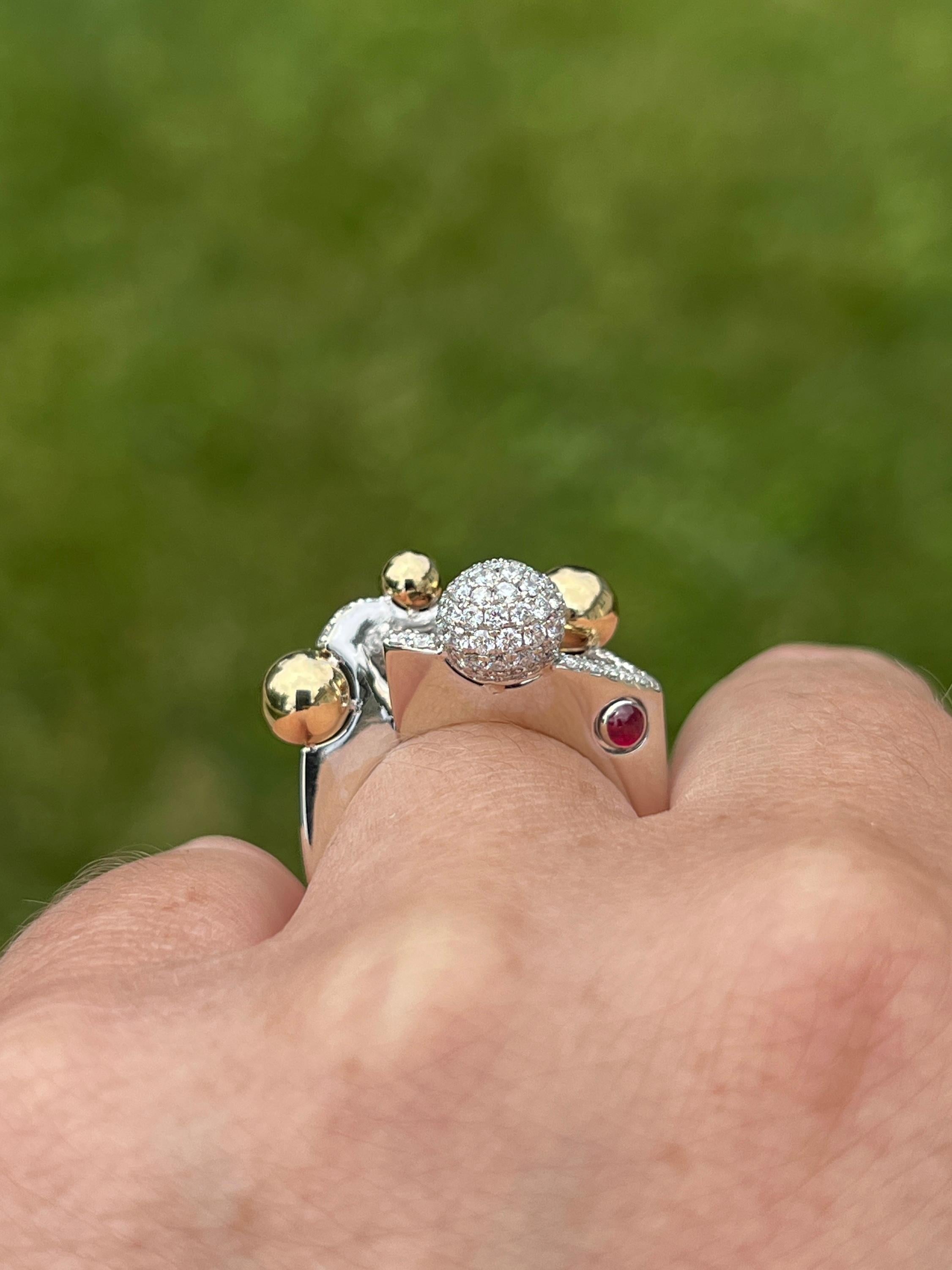 da uomo o donna Anello moderno con diamante a forma libera in oro giallo e bianco 18 carati in vendita