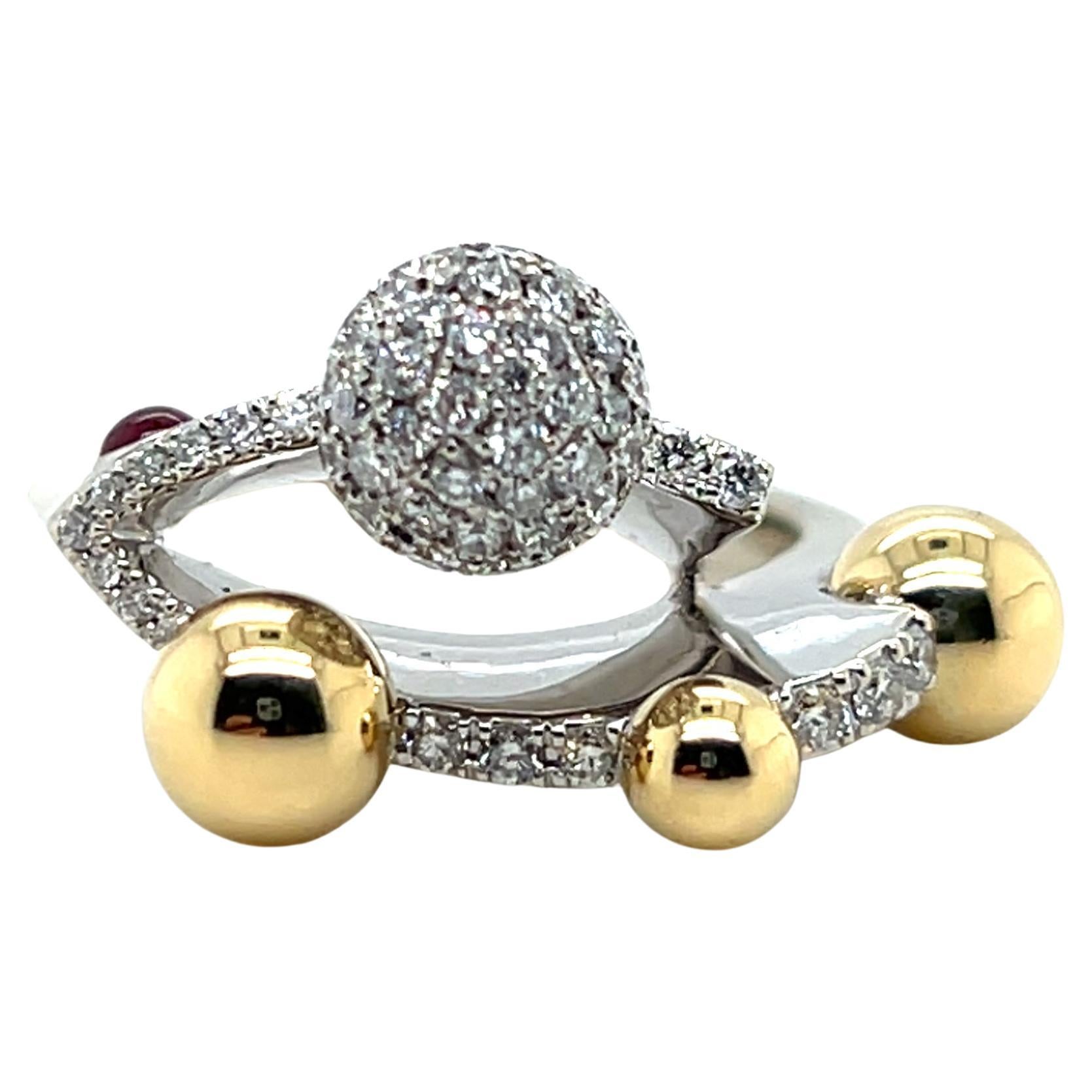 Anello moderno con diamante a forma libera in oro giallo e bianco 18 carati in vendita
