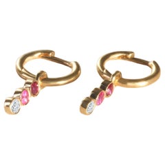 Orecchini moderni in oro giallo 18k con tormalina rosa e diamante rotondo