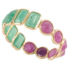 Anillo moderno reversible de oro amarillo de 18k con esmeralda y rubí
