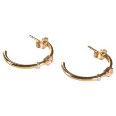Moderni cerchi semiaperti in oro giallo 18k con tormalina rosa ovale e diamante