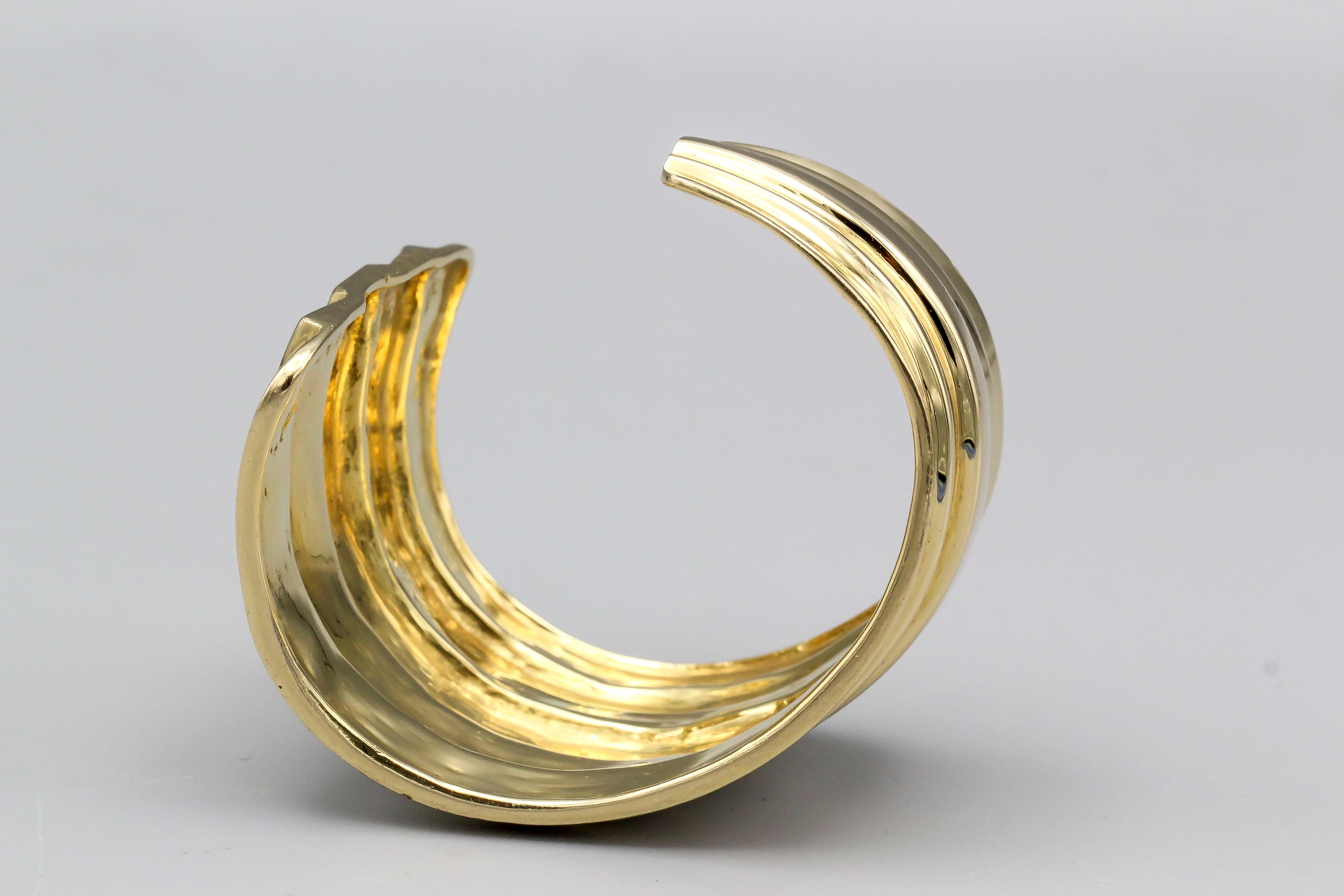Modern 18k Yellow Gold Heavy Cuff Bracelet In Good Condition In New York, NY