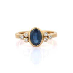 Modern 18K Yellow Gold Natural 1.7 ct Blue Sapphire and Diamond Ring