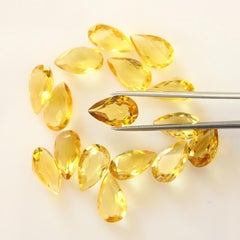 Modern 18k yellow gold necklace with a pear-cut citrine and round diamond