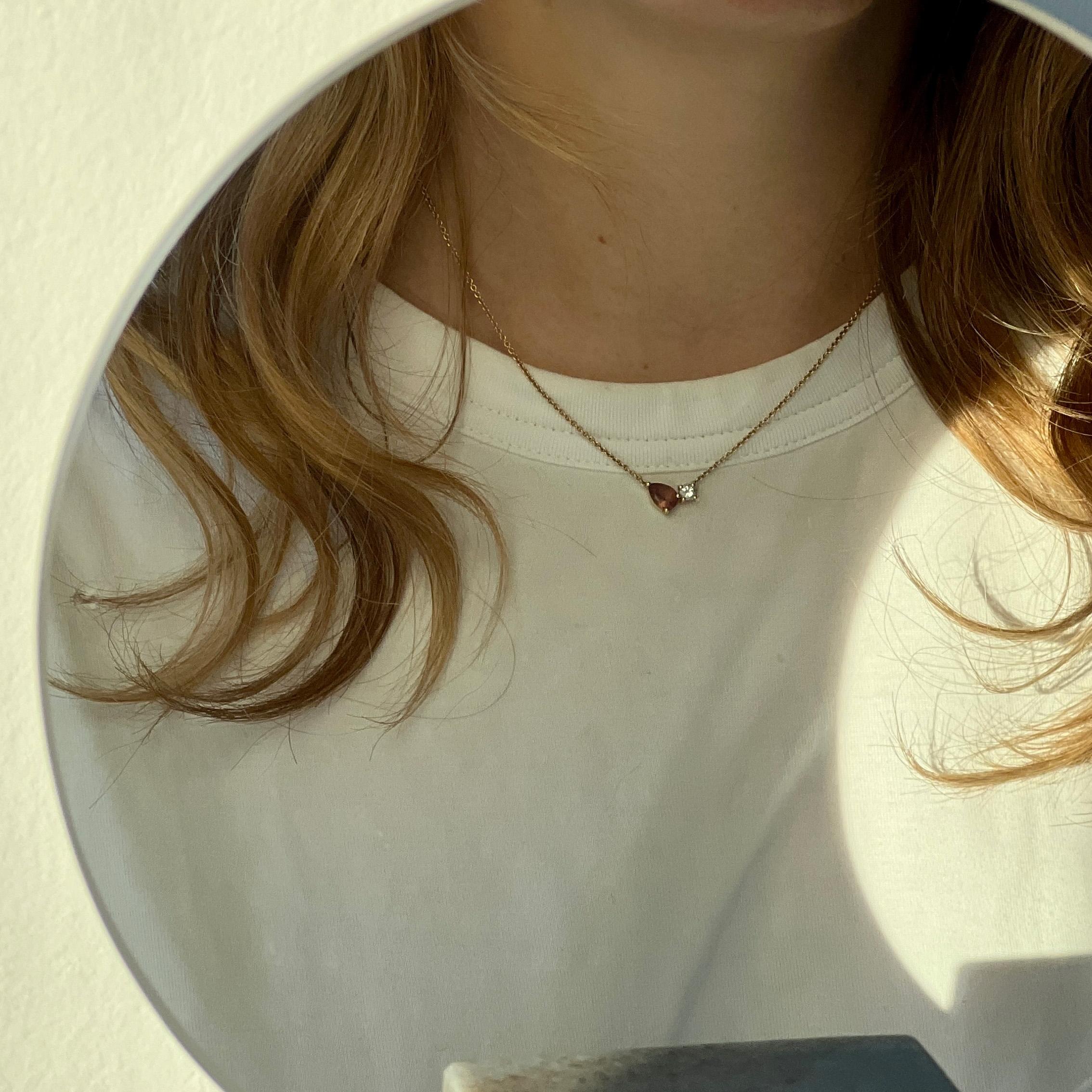 Moderne Halskette aus 18 Karat Gelbgold mit Citrin im Birnenschliff und rundem Diamanten (Zeitgenössisch) im Angebot