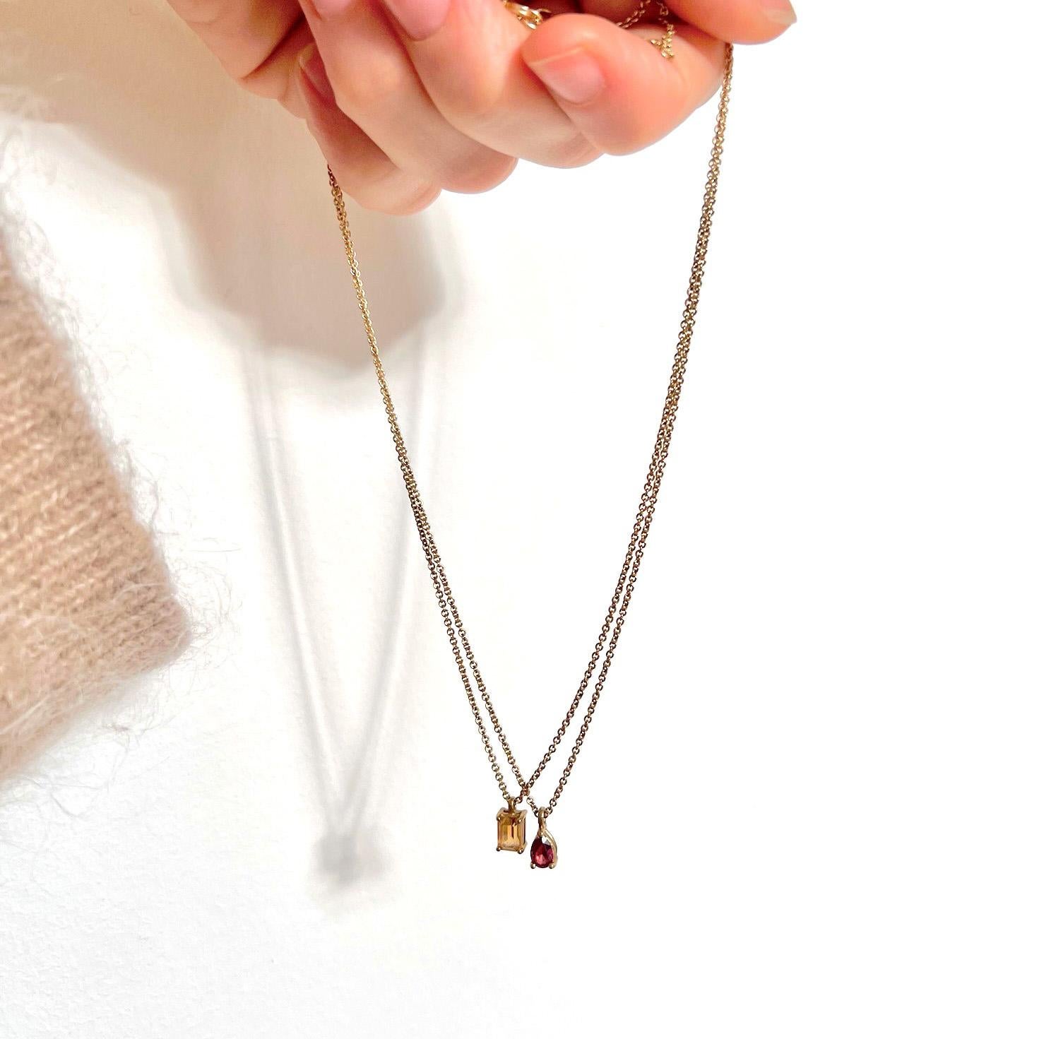 Contemporain Collier moderne en or jaune 18 carats avec une tourmaline rose taillée en poire en vente