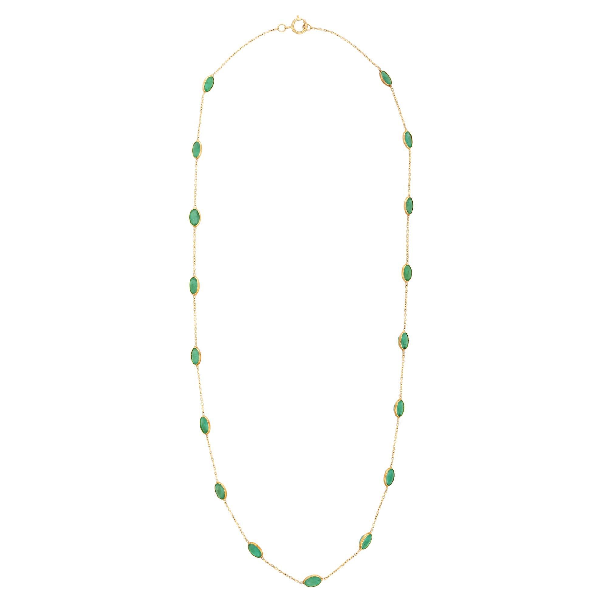 Modern 18K Yellow Gold Oval Cut 7.6 Ct Green Emerald Chain Necklace For Sale