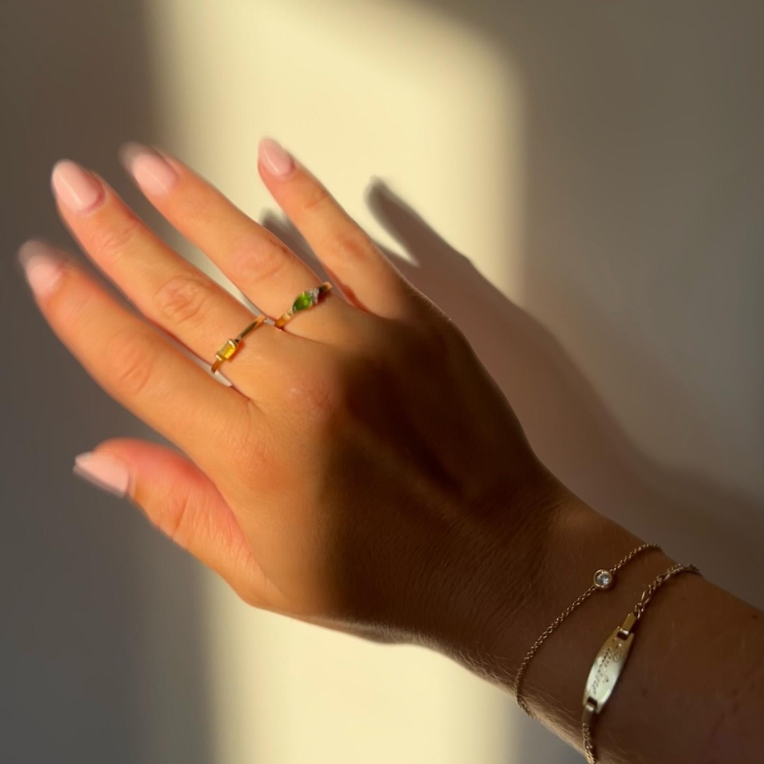 En vente :  Bague moderne en or jaune 18 carats avec une aigue-marine de taille émeraude 4