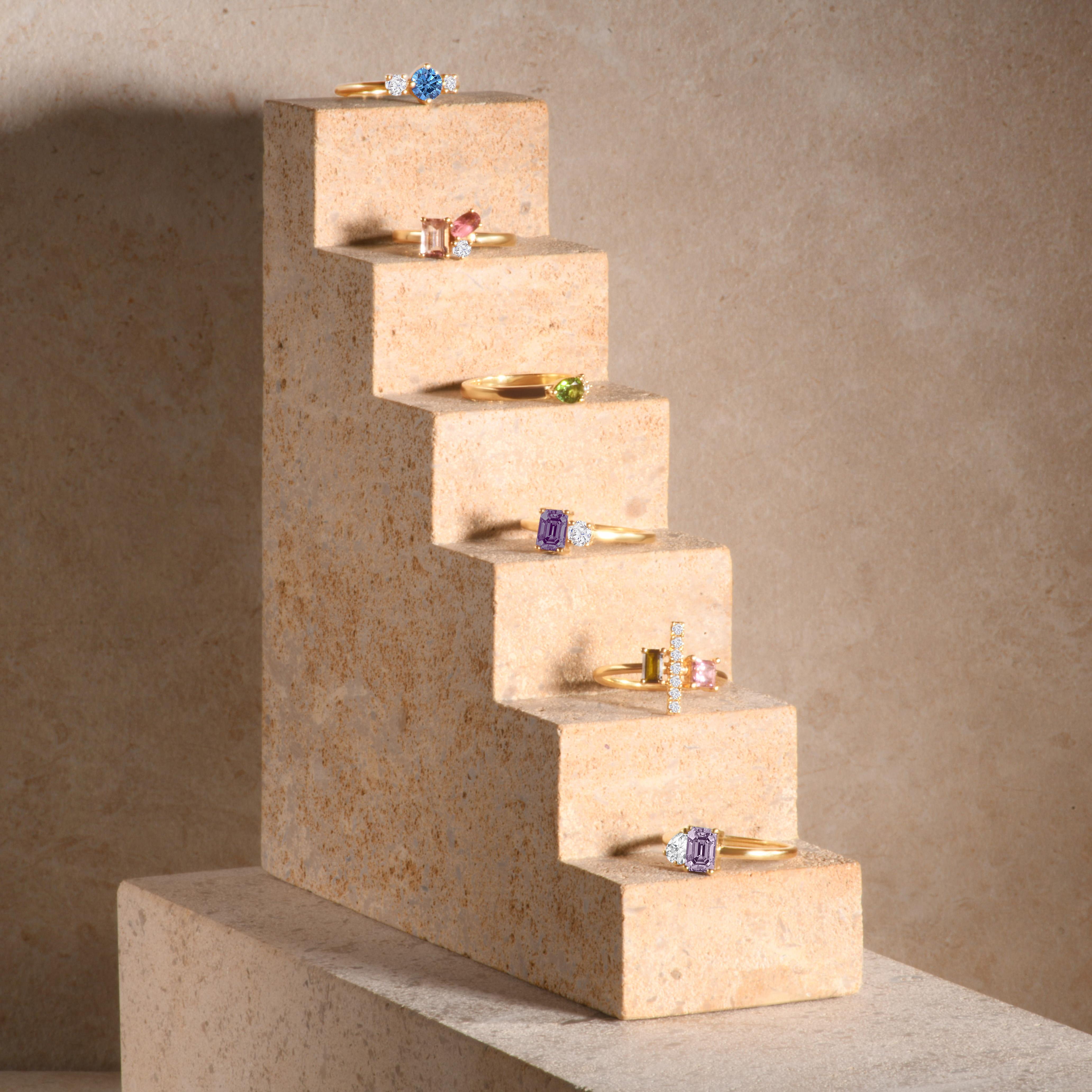 En vente :  Bague moderne en or jaune 18 carats avec un béryl de taille émeraude et un diamant 3