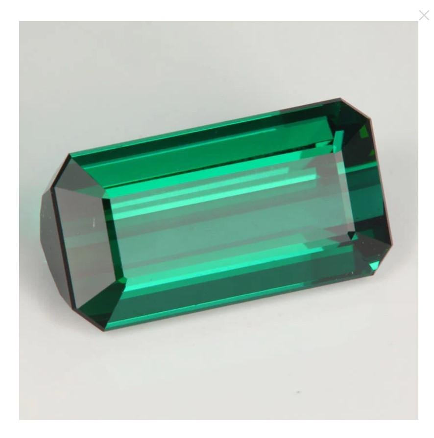 For Sale:  Modern 18k yellow gold ring with an emerald-cut green Sapphire and a diamond 2