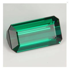 Modern 18k yellow gold ring with an emerald-cut green Sapphire and a diamond