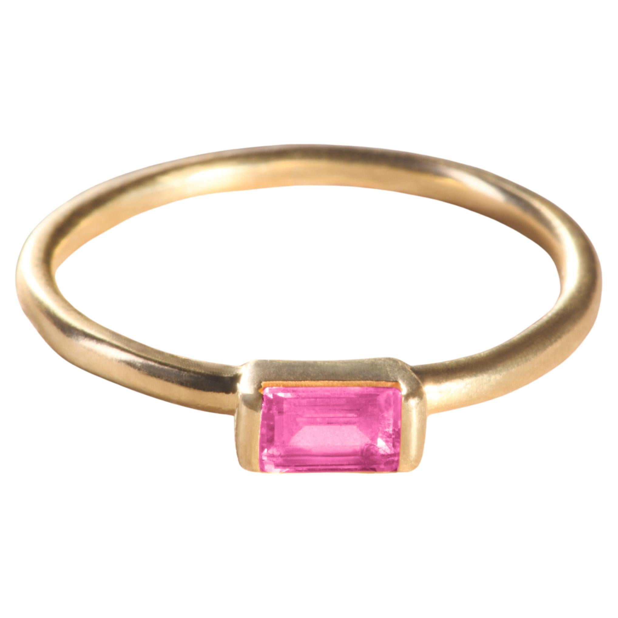 For Sale:  Modern 18k yellow gold ring with an emerald-cut pink Tourmaline