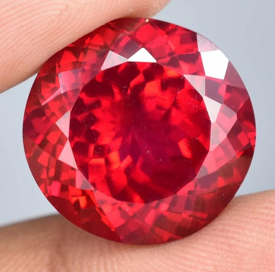 En vente :  Bague moderne en or jaune 18 carats avec rubis, tourmaline et diamants 3