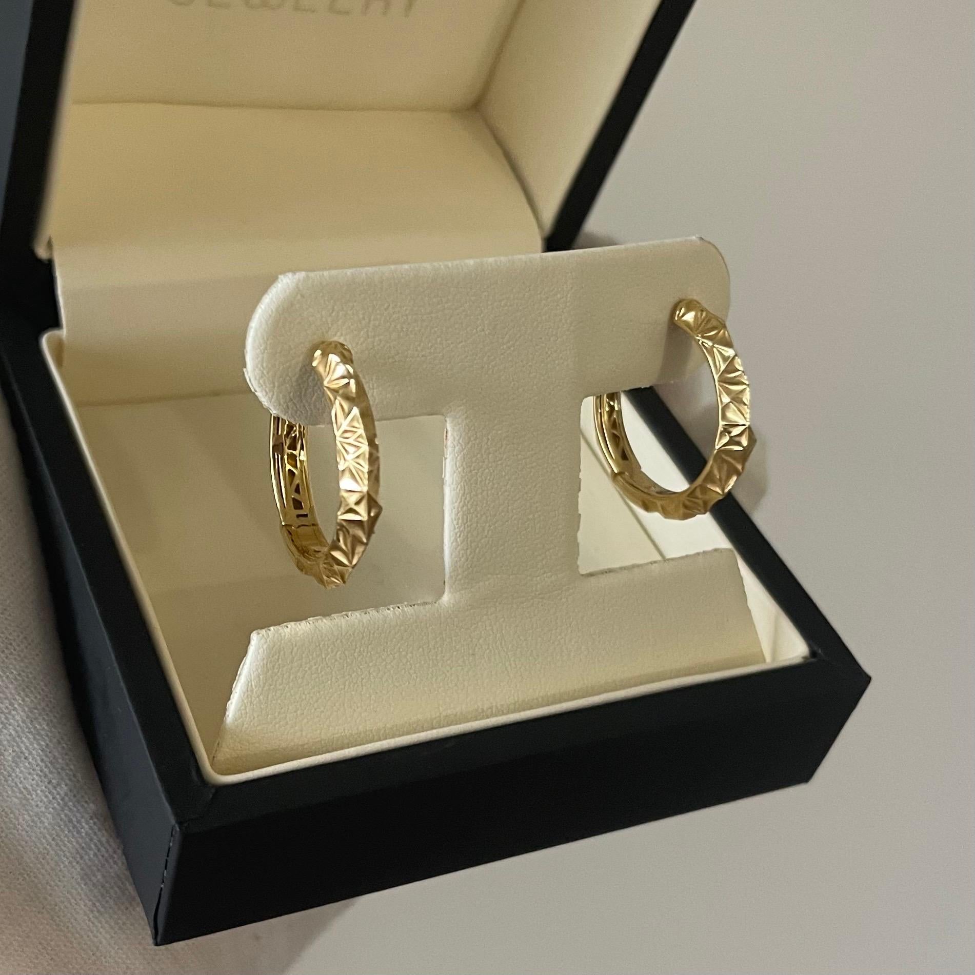 Textured 18K Yellow Gold Hoop Earrings For Sale 1