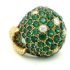 Modern 18K Yellow Gold Tsavorite & Diamond Pavé Dome Ring, Late 20th Century