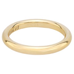 Modern 18k yellow gold wedding band
