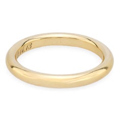 Modern 18k yellow gold wedding band