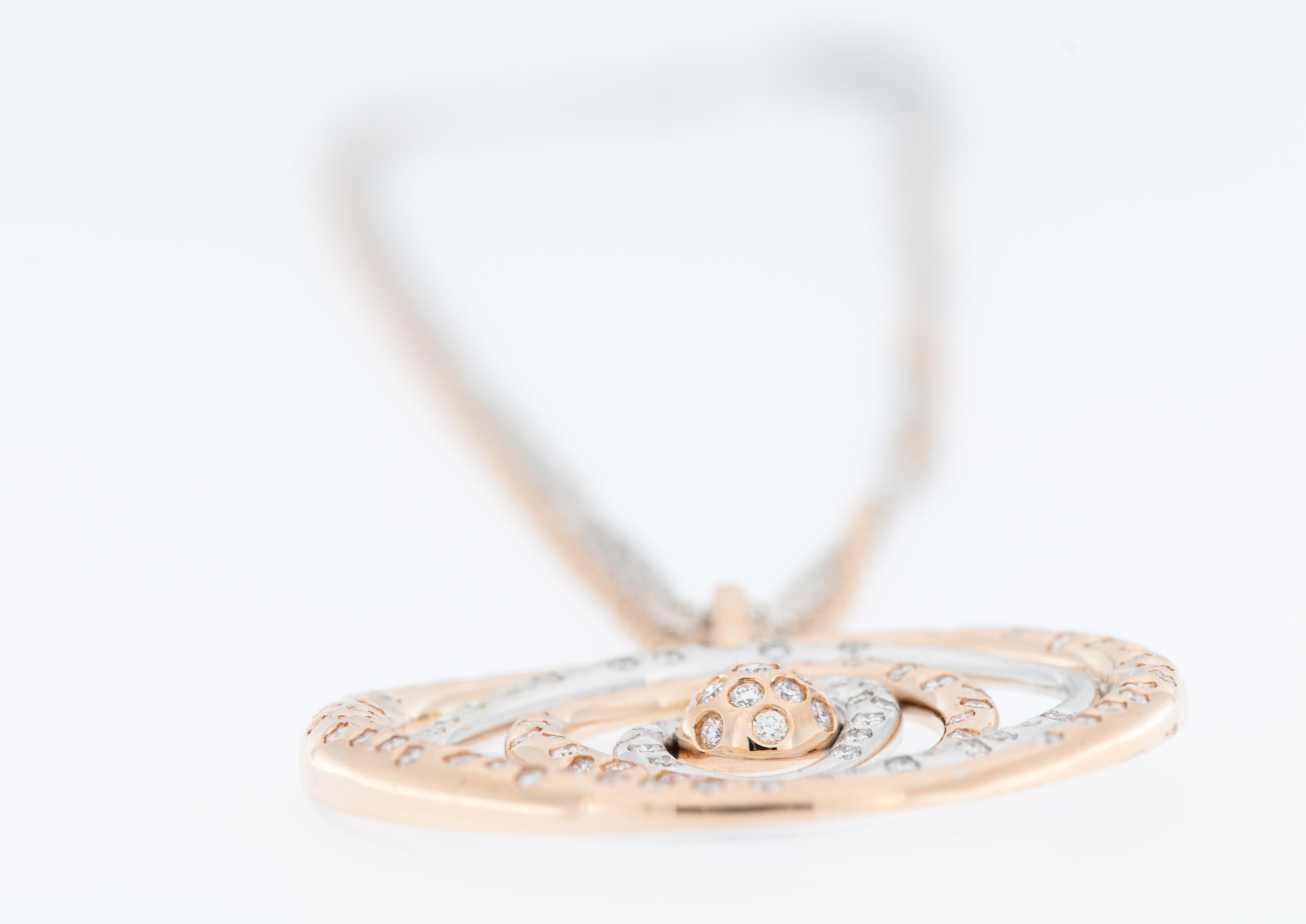 Taille brillant Collier moderne en or blanc et rose 18 carats avec diamants en vente