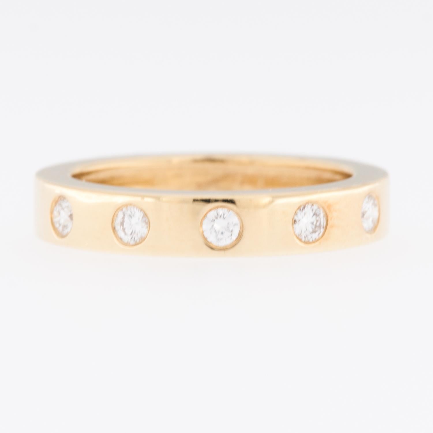 Modern 18 karat Yellow Gold Band Ring with Diamonds In Good Condition For Sale In Esch-Sur-Alzette, LU