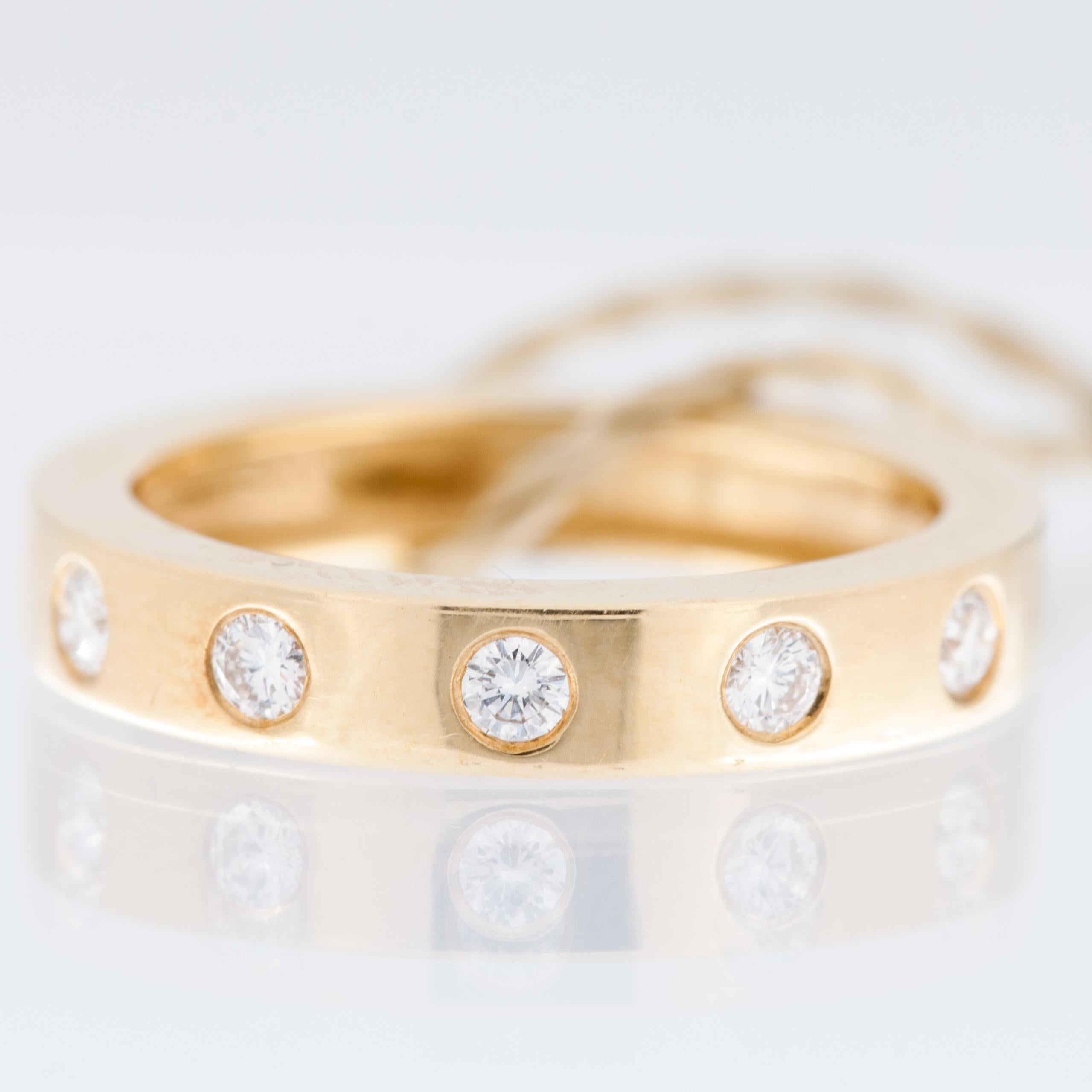 Women's or Men's Modern 18 karat Yellow Gold Band Ring with Diamonds For Sale