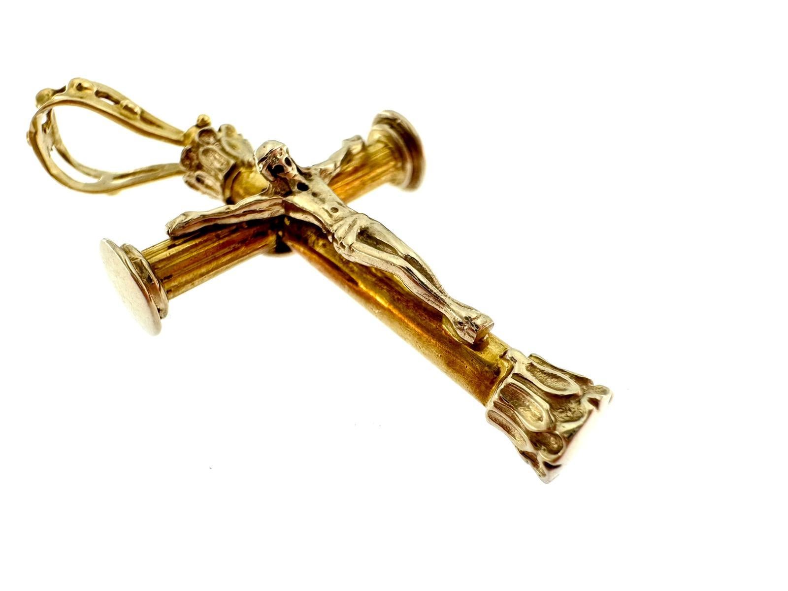Modern 18kt Yellow Gold Italian Crucifix In Good Condition In Esch sur Alzette, Esch-sur-Alzette