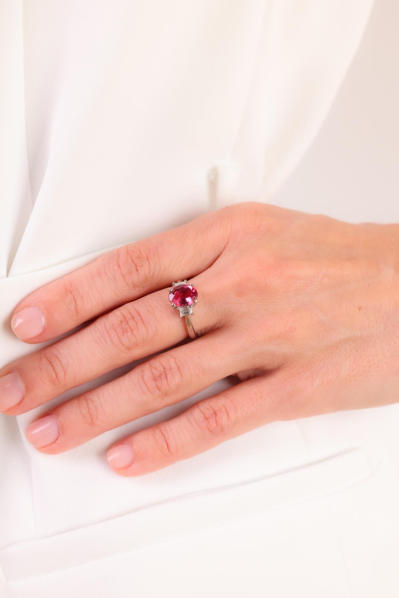 Modern 1.93 carat pink tourmaline diamond platinum ring In Excellent Condition For Sale In Beverly Hills, CA