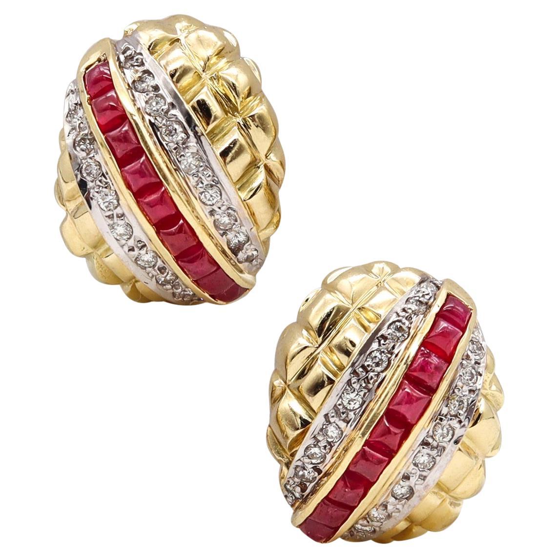 Clips d'oreilles modernes en or jaune 18 carats sertis de diamants et rubis de 3,42 carats, années 1970 en vente