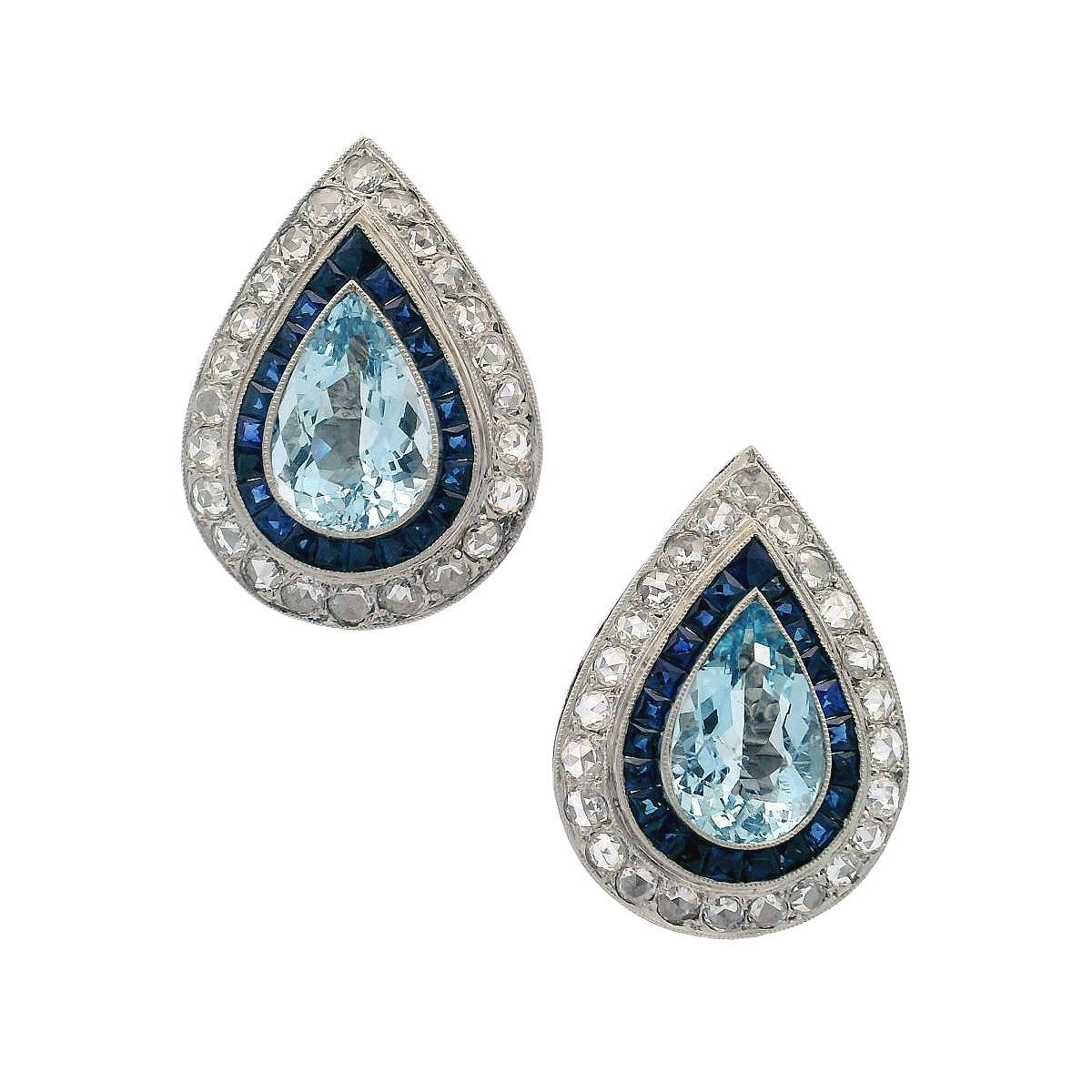 Moderno Orecchini moderni 1970 in platino con acquamarine, diamanti e zaffiri in vendita