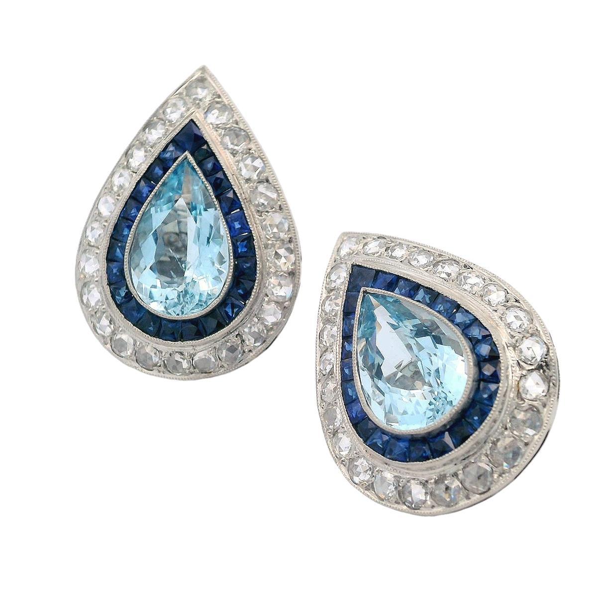 Taglio a goccia Orecchini moderni 1970 in platino con acquamarine, diamanti e zaffiri in vendita