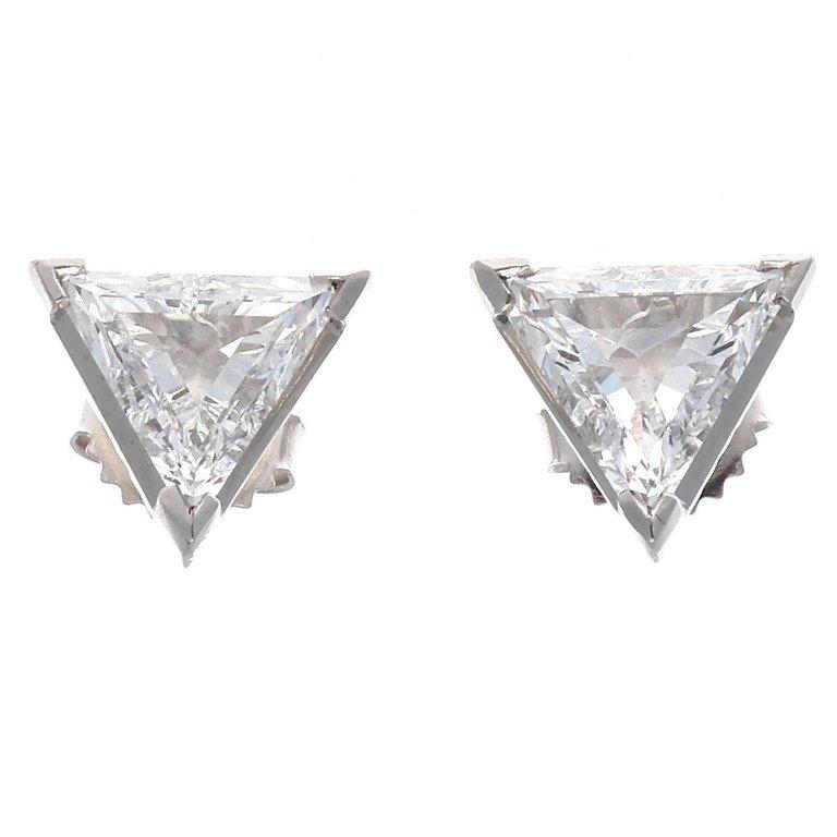 Modern 1.98 Carat Matching GIA Triangular Cut Diamond Platinum Earrings In New Condition In Beverly Hills, CA
