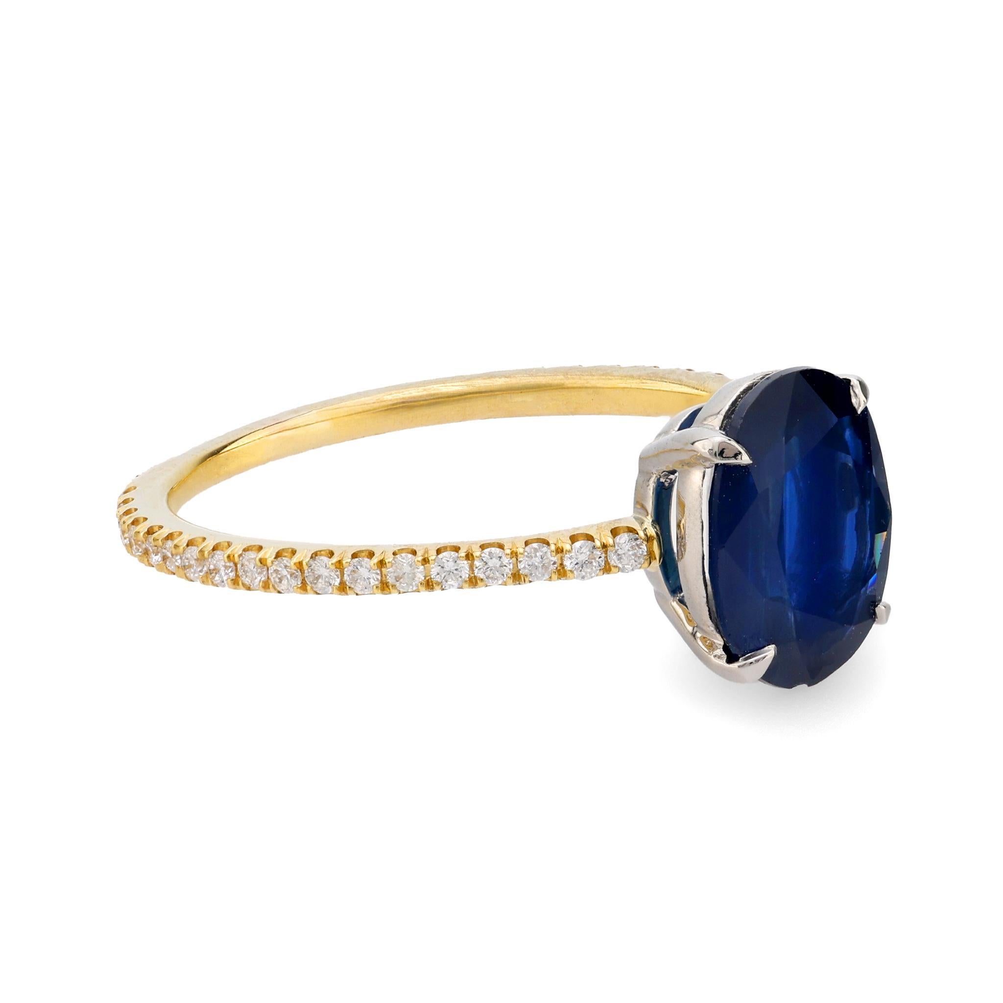 Oval Cut Modern 2 carat oval cut sapphire diamond 18k yellow gold ring For Sale