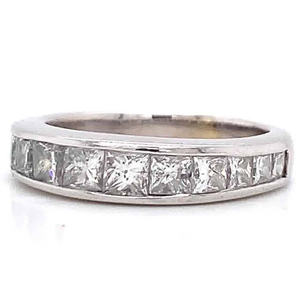 Moderna alianza de oro blanco de 14 quilates con diamantes talla princesa de 2 quilates en Excelente Estado en Beverly Hills, CA